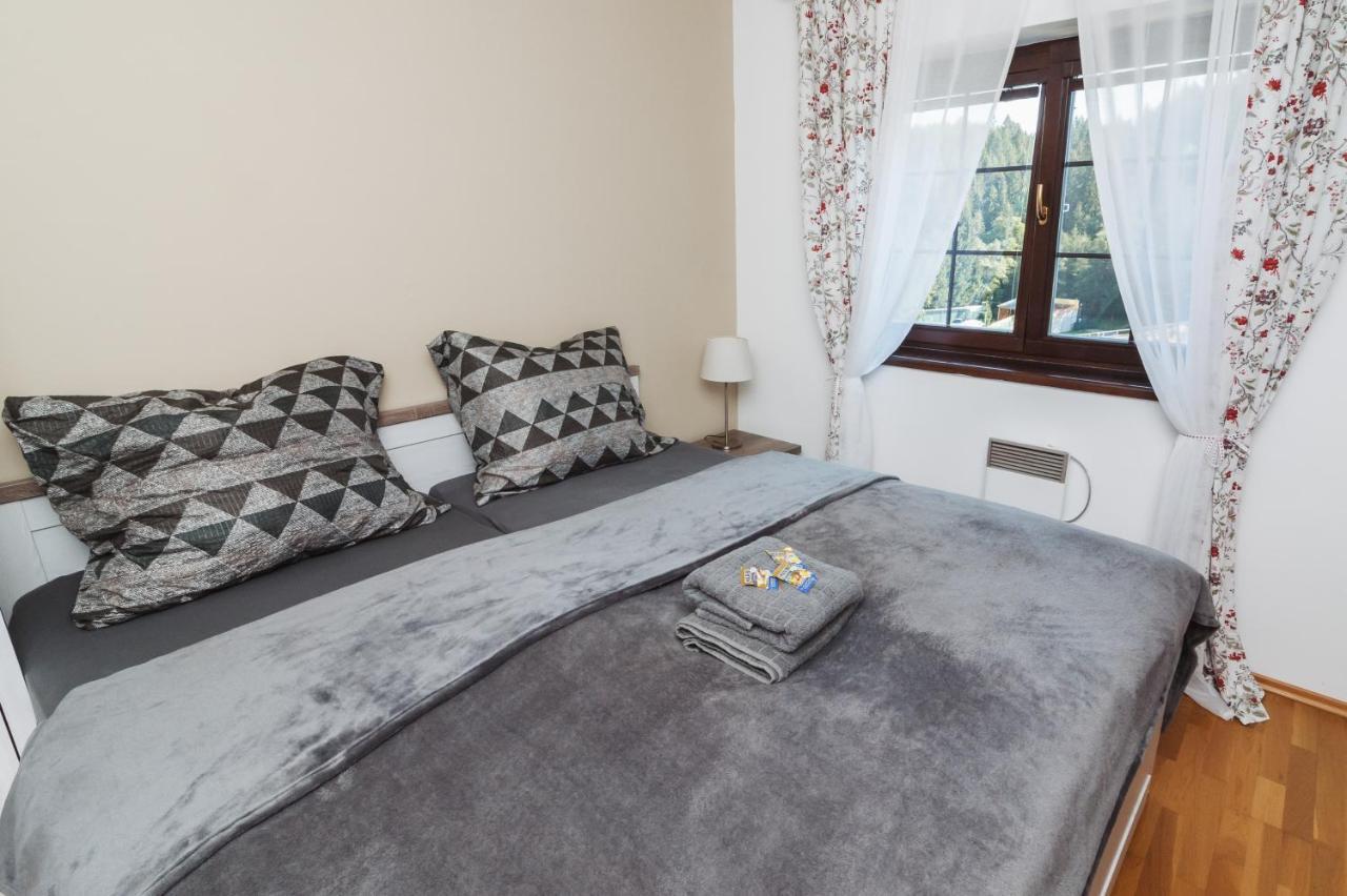 Vila Viktoria - Apartman Viktoria 2 รูชอมแบรอค ภายนอก รูปภาพ