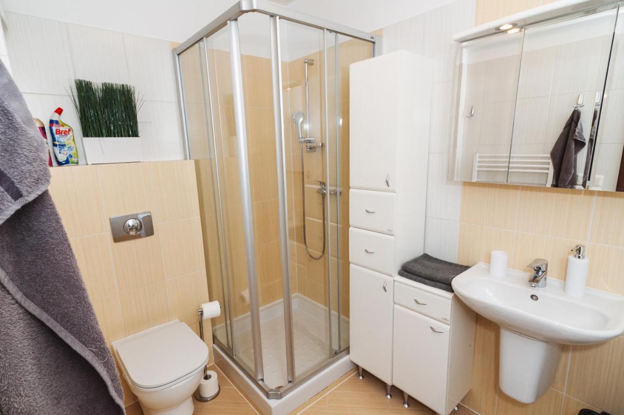 Vila Viktoria - Apartman Viktoria 2 รูชอมแบรอค ภายนอก รูปภาพ