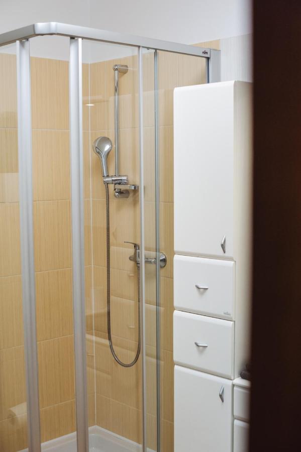 Vila Viktoria - Apartman Viktoria 2 รูชอมแบรอค ภายนอก รูปภาพ