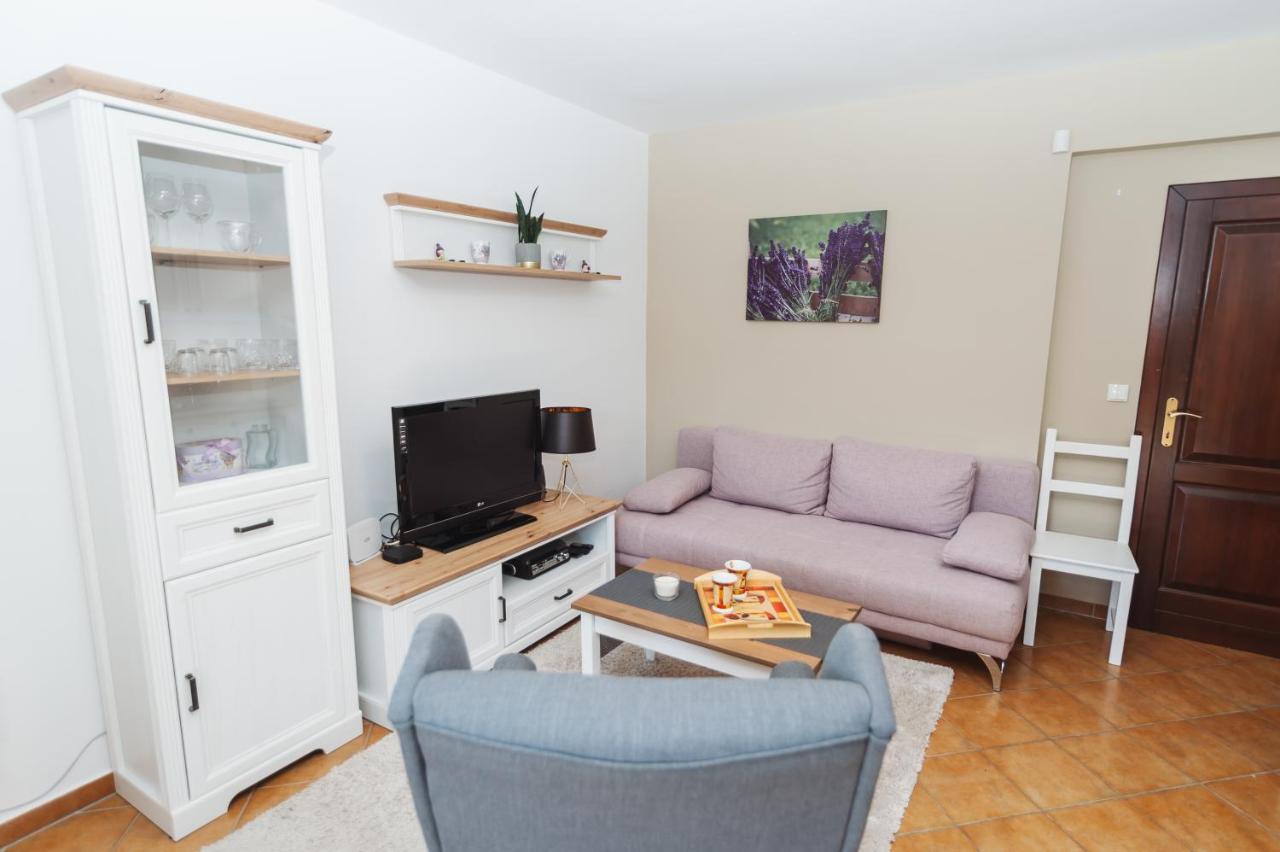 Vila Viktoria - Apartman Viktoria 2 รูชอมแบรอค ภายนอก รูปภาพ