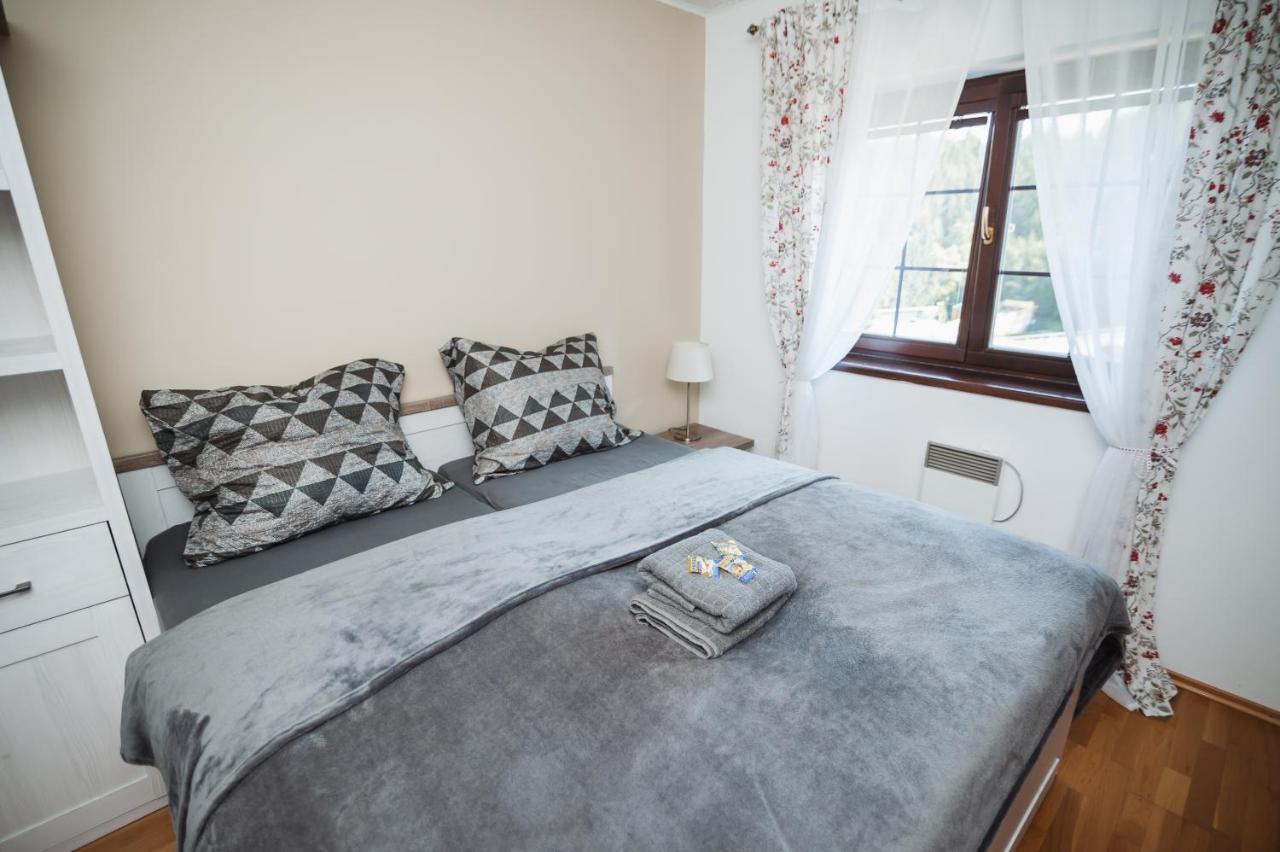 Vila Viktoria - Apartman Viktoria 2 รูชอมแบรอค ภายนอก รูปภาพ