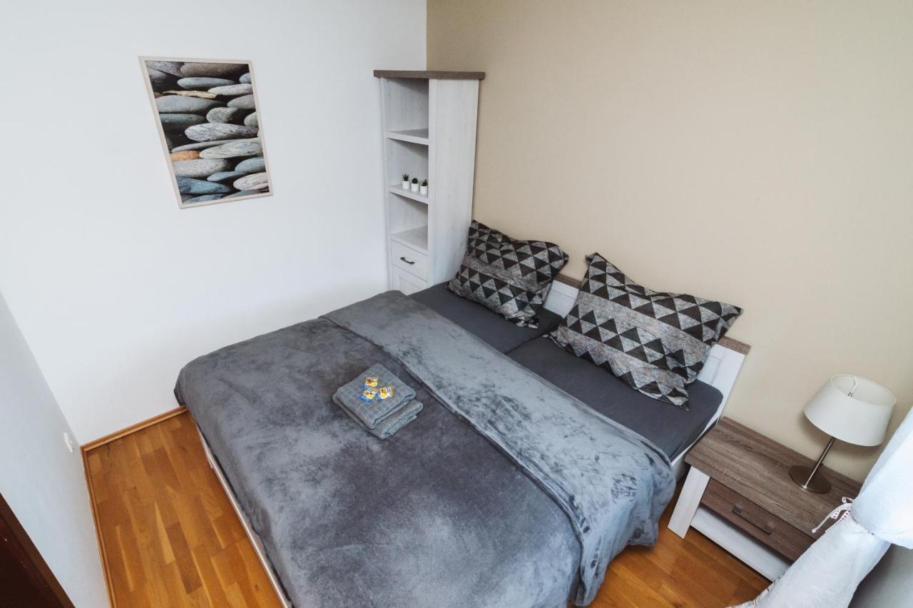 Vila Viktoria - Apartman Viktoria 2 รูชอมแบรอค ภายนอก รูปภาพ